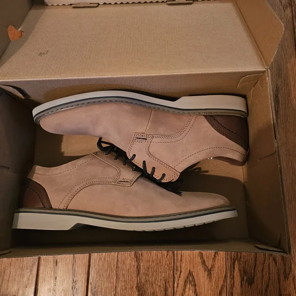 Clarks Men's Radcliff Low Leather Oxfords - Picture 7 of 8